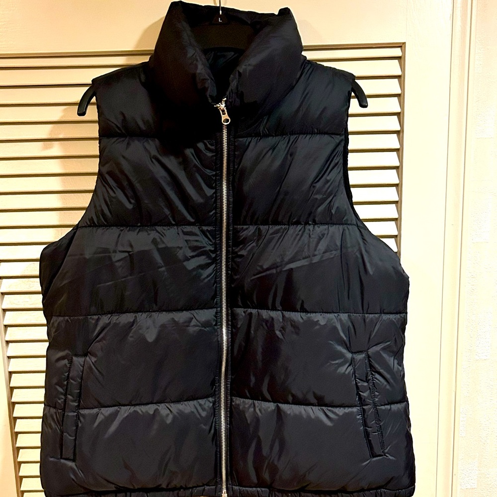 Old Navy X-Large Woman’s Black Puffer Jacket Sleeveless
